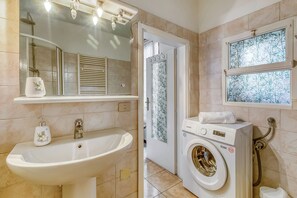 Bathroom - Butterfly Apartment (Luino)