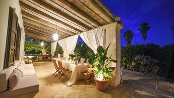 Familienvilla, Mehrere Schlafzimmer (Villa Nina Luxury With Pool) | Speisen im Freien