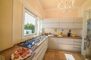 Familienvilla, Mehrere Schlafzimmer (Villa Nina Luxury With Pool) | Eigene Küche