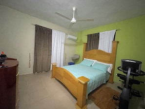 3 bedrooms, iron/ironing board, internet, bed sheets