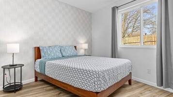 1 bedroom, desk, iron/ironing board, WiFi