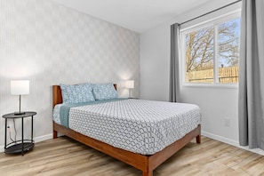 1 bedroom, desk, iron/ironing board, WiFi