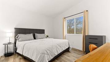 Bureau, fer et planche à repasser, Wi-Fi, draps fournis