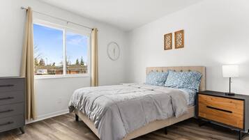 Bureau, fer et planche à repasser, Wi-Fi, draps fournis