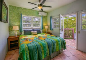 4 habitaciones, escritorio y tabla de planchar con plancha 