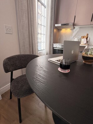 Dining - Charming Heritage Studio in Cape Town CBD (Cape Town)