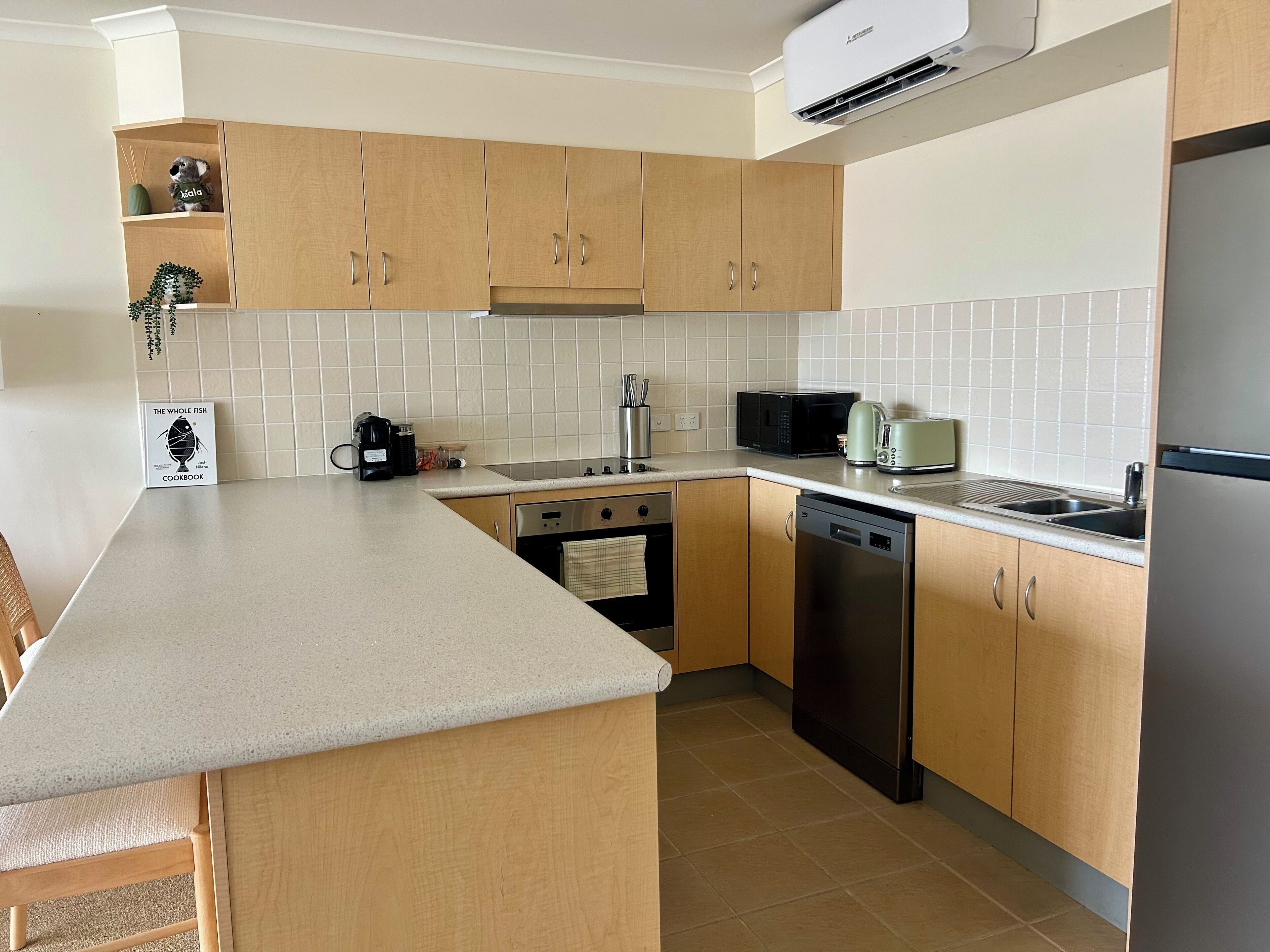 Mikrowelle, Ofen, Herdplatte, Geschirrspüler