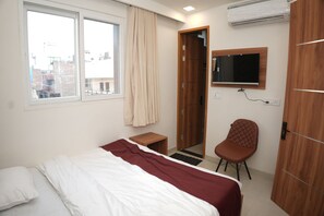 Desk, laptop workspace, free WiFi - Hotel Shree Jee Inn  (Hisar)