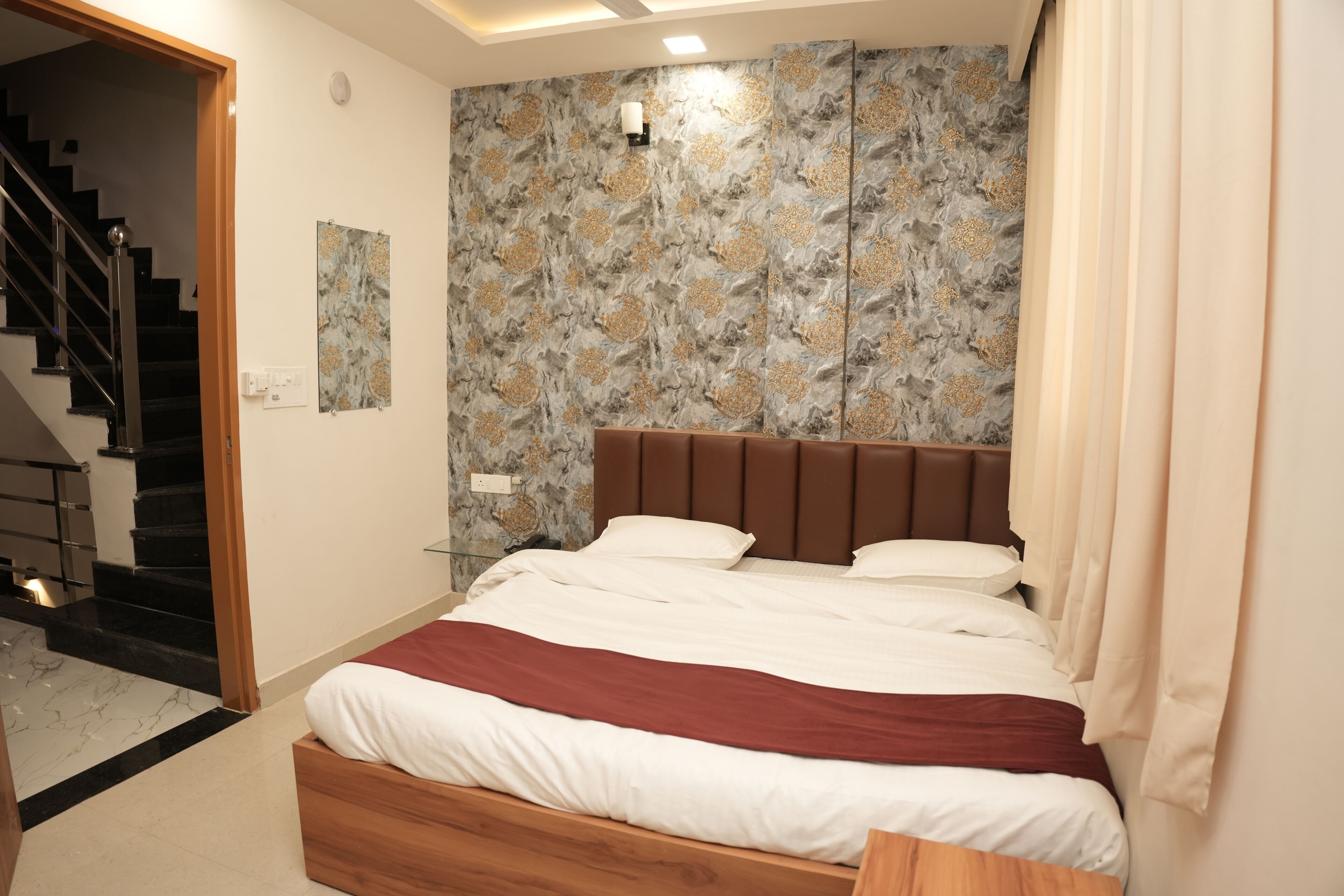 Desk, laptop workspace, free WiFi