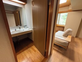 Family Room | Bathroom | Hair dryer, slippers, towels, shampoo