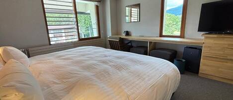 Standard Double Room, 1 King Bed | In-room safe, desk, blackout drapes, free WiFi