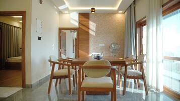 Superior Twin kamer, balkon, uitzicht op bergen | Dineren