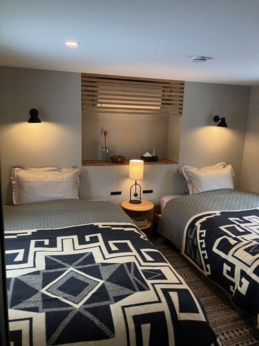 Pet-Friendly & BBQ | Lakeside Home with a Panoramic View of Lake Nojiri – The Lake Side INN