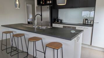 Coffee/tea maker, fridge, microwave, oven