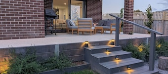 Modern home close to bay, beach, wineries and golf courses. Entertainers delight