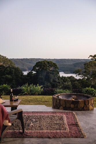 The Haven Montville, is a place of peace, a refuge crowned, 
wrinkles fade & ...