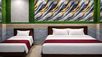 Deluxe Triple Room, Air conditioning | Hypo-allergenic bedding, desk, soundproofing, free WiFi