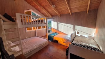 6 bedrooms, iron/ironing board, WiFi, bed sheets