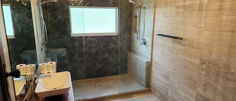 Dusche, Haartrockner, Handtücher, Seife