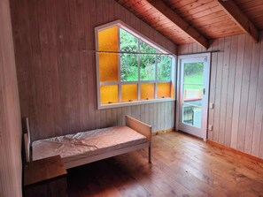 Iron/ironing board, WiFi, bed sheets - Cosy seculded rural retreat for the whole family (Raglan)