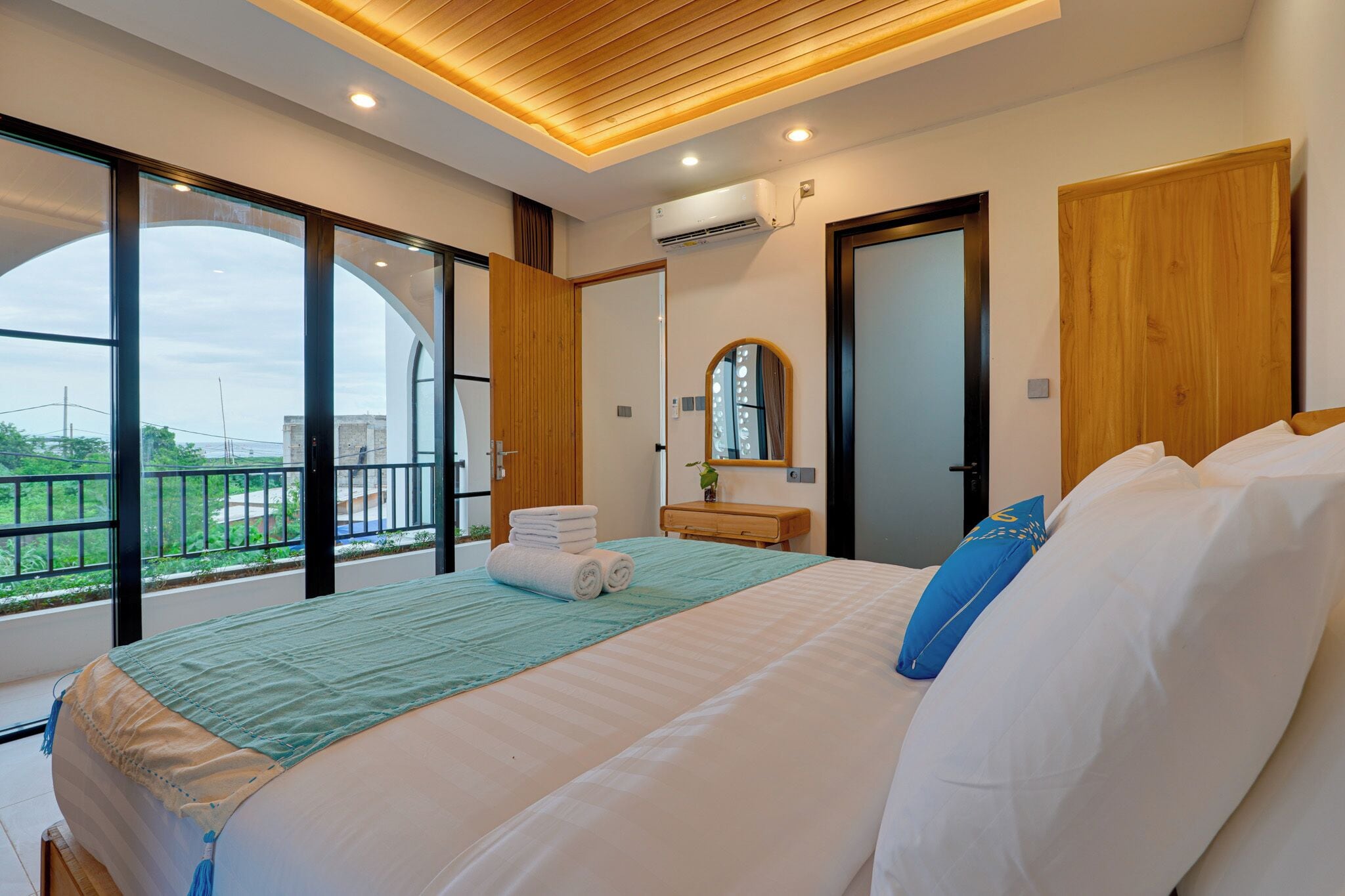 خزنة داخل الغرفة وواي فاي مجانًا وملاءات أسرّة