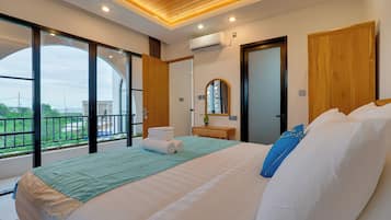 Vila, pemandangan kolam renang | Brankas, Wi-Fi gratis, dan seprai linen