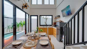 Vila, pemandangan kolam renang | Makan di kamar