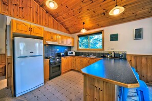 Private kitchen - Freycinet Hideaway (Coles Bay)