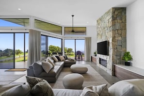 TV, fireplace