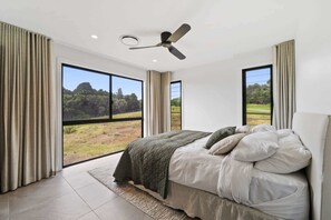 4 bedrooms, WiFi, bed sheets