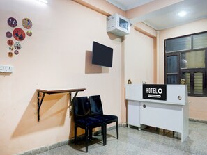 House | Reception - Super Hotel O Sheetla Colony (Gurugram)