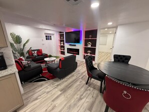 Smart TV - Spacious 3BR/2.5BA • 10 min to DIA• Private Entry (Denver)