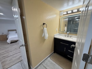 3 bedrooms, iron/ironing board, free WiFi, bed sheets - Spacious 3BR/2.5BA • 10 min to DIA• Private Entry (Denver)