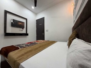Luxury-Doppelzimmer, Stadtblick | Schreibtisch, schallisolierte Zimmer, kostenloses WLAN
