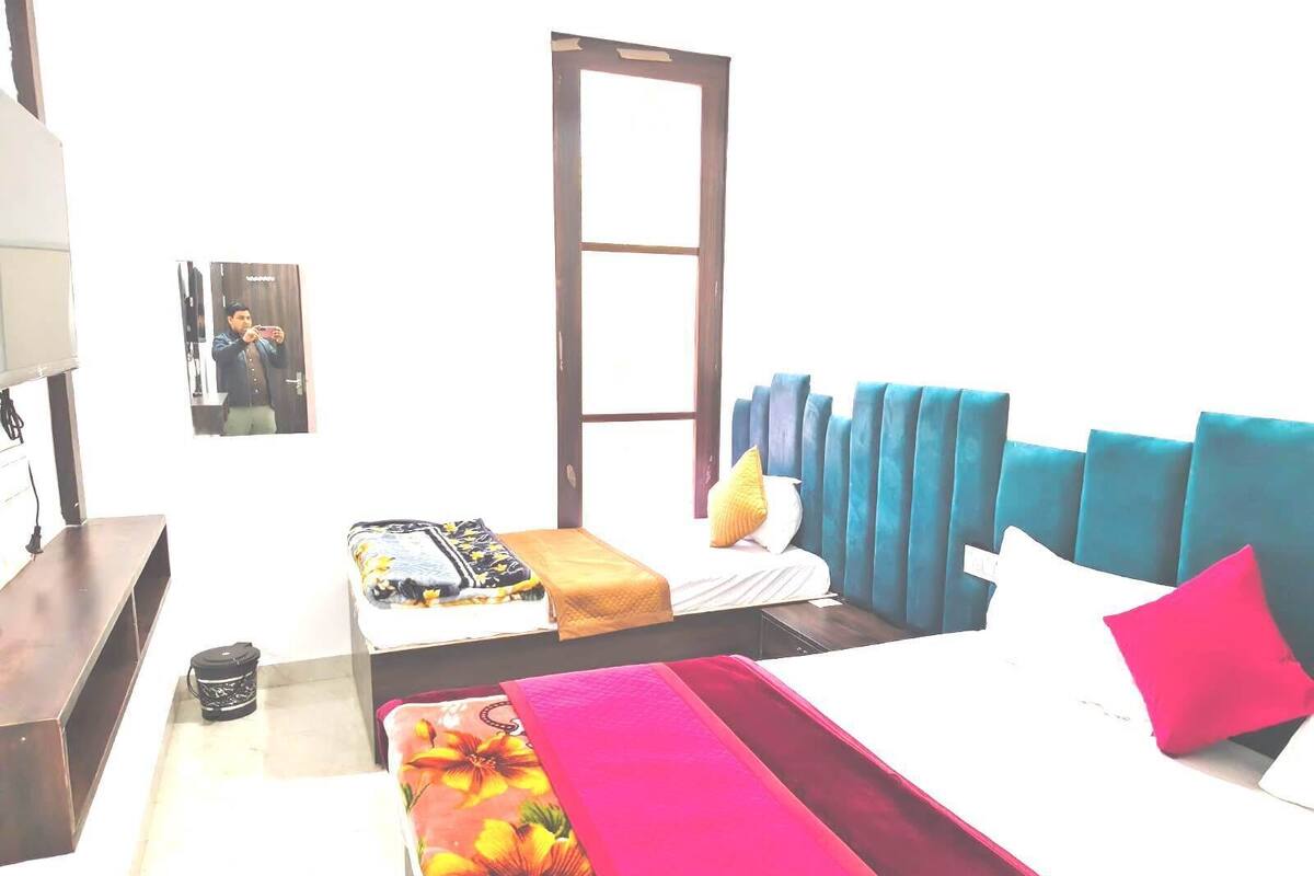 Luxury Tek Büyük Yataklı Oda, Şehir Manzaralı | Masa, ses yalıtımı, ücretsiz kablosuz İnternet 