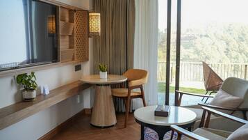 In-room safe, soundproofing, iron/ironing board, free WiFi