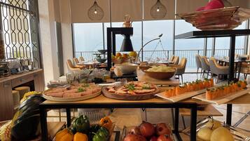 Free daily buffet breakfast