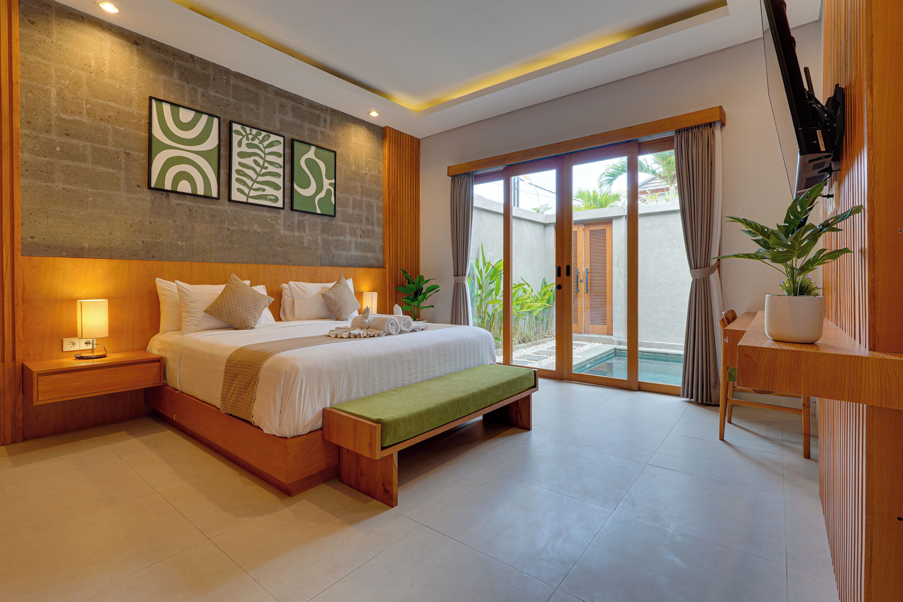 Vila, pemandangan kolam renang | Brankas, meja kerja, ruang kerja ramah laptop, dan Wi-Fi gratis