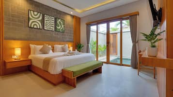 Vila, pemandangan kolam renang | Brankas, meja kerja, ruang kerja ramah laptop, dan Wi-Fi gratis