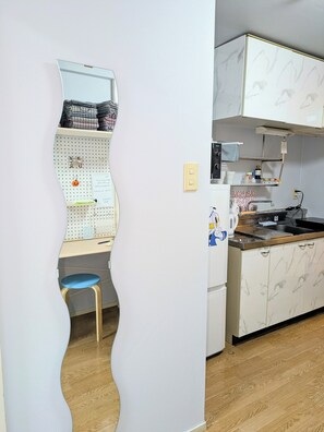Private kitchen - Ijiri 101, 6-minute walk from Nishitetsu Ijiri Station. 15cm thick sleeping mat, scented by Francfranc. Nespresso machine. Conveniently located 3 minutes from a convenience store, this is an adult's hideaway. (福岡市南区井尻)