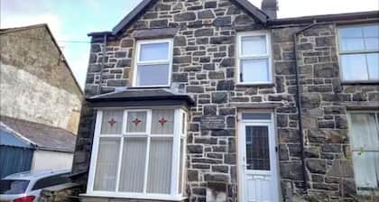 Cosy Welsh quarryman’s cottage