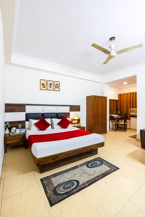 Deluxe Room | In-room safe, desk, laptop workspace, blackout drapes - Trevon Inn Delhi (Delhi)