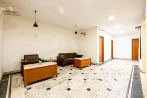 Hallway - South Indian Hotel (New Delhi)