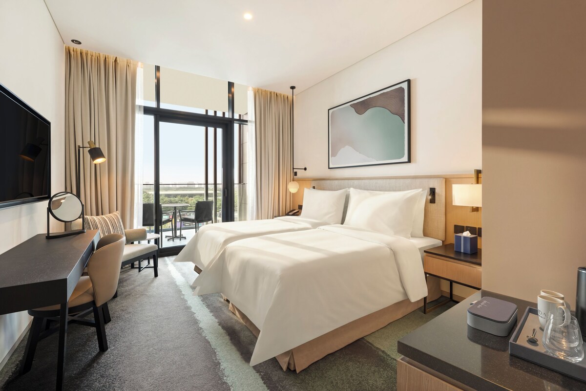 Deluxe Twin Room, Balcony (Boulevard View) | Minibar, in-room safe, blackout drapes, iron/ironing board