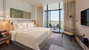 Suite – exclusive, balkong (Boulevard View) | Minibar, safe på rommet, blendingsgardiner og strykejern/-brett