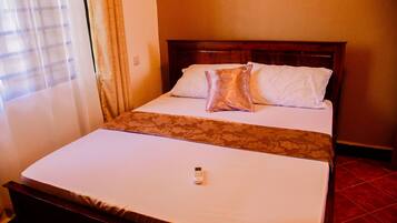 8 bedrooms, iron/ironing board, WiFi, bed sheets