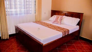 8 Schlafzimmer, Bügeleisen/Bügelbrett, WLAN, Bettwäsche