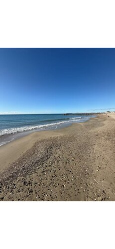 Appartement climatisé bord de mer et place de parking privé