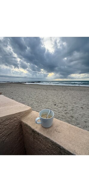 Beach - Air-conditioned seafront apartment with private parking space (Palavas-les-Flots)
