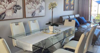 Charming Oasis In The East. 10 Minutes From The Airport